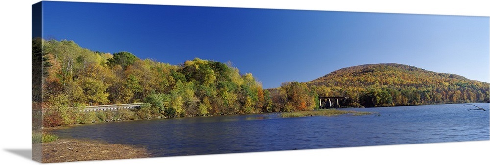 Lake in front of mountains, Arrowhead Mountain Lake, Chittenden County ...