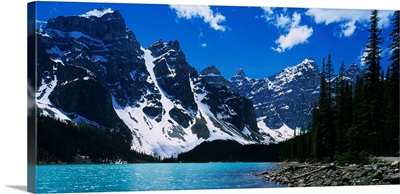 Lake in front of snowcapped mountains, Moraine Lake, Alberta, Canada