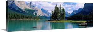 Lake surrounded by mountains, Banff National Park, Alberta, Canada Wall ...