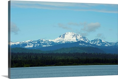 Lake with mountains in the background, Mt Lassen, Lake Almanor, California