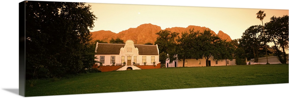 Lawn in front of a Cape Dutch Style house with a mountain and Simonsberg in the background, Stellenbosch, Cape Winelands, ...