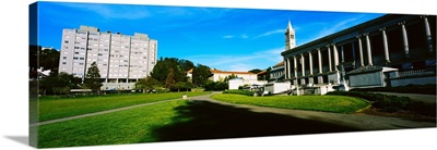 Lawn in front of a university building, University Of California, Berkeley,  California