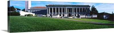 Lawn in front of a university building, University Of California, Berkeley, California