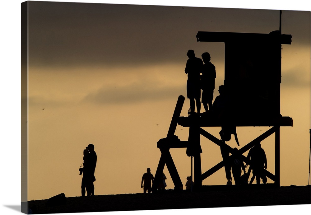 Lifeguard tower and tourists on the beach, laguna beach, california, USA.