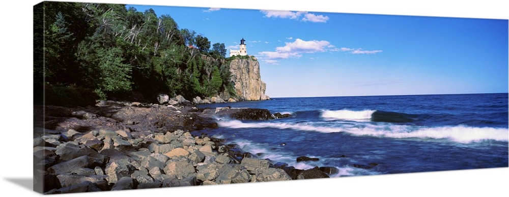 Lighthouse on a cliff, Split Rock Lighthouse, Lake Superior, Minnesota, USA