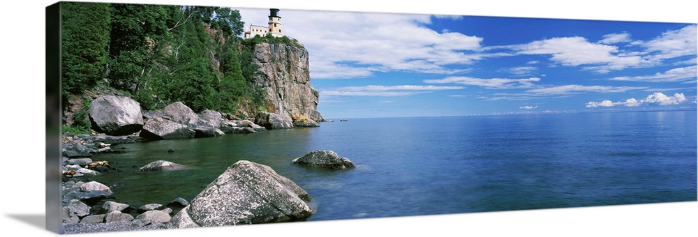 Lighthouse on a cliff, Split Rock Lighthouse, Lake Superior, Minnesota, USA