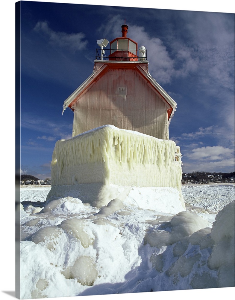 Lighthouse on a snow covered coast, Grand Haven South Pierhead Lighthouse, Grand Haven, Ottawa County, Michigan,