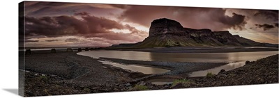 Lomagnupur is to the west of Skeidararsandur, Eastern Iceland