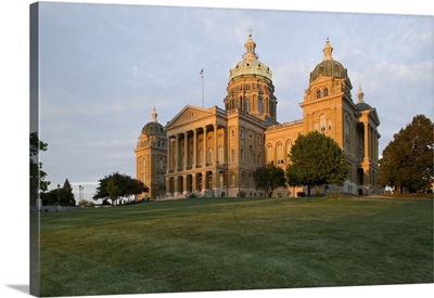 Low angle view of a building, Iowa State Capitol, Des Moines, Iowa