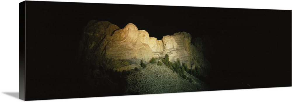 Low angle view of sculptures of US presidents, Mt Rushmore National Monument, South Dakota