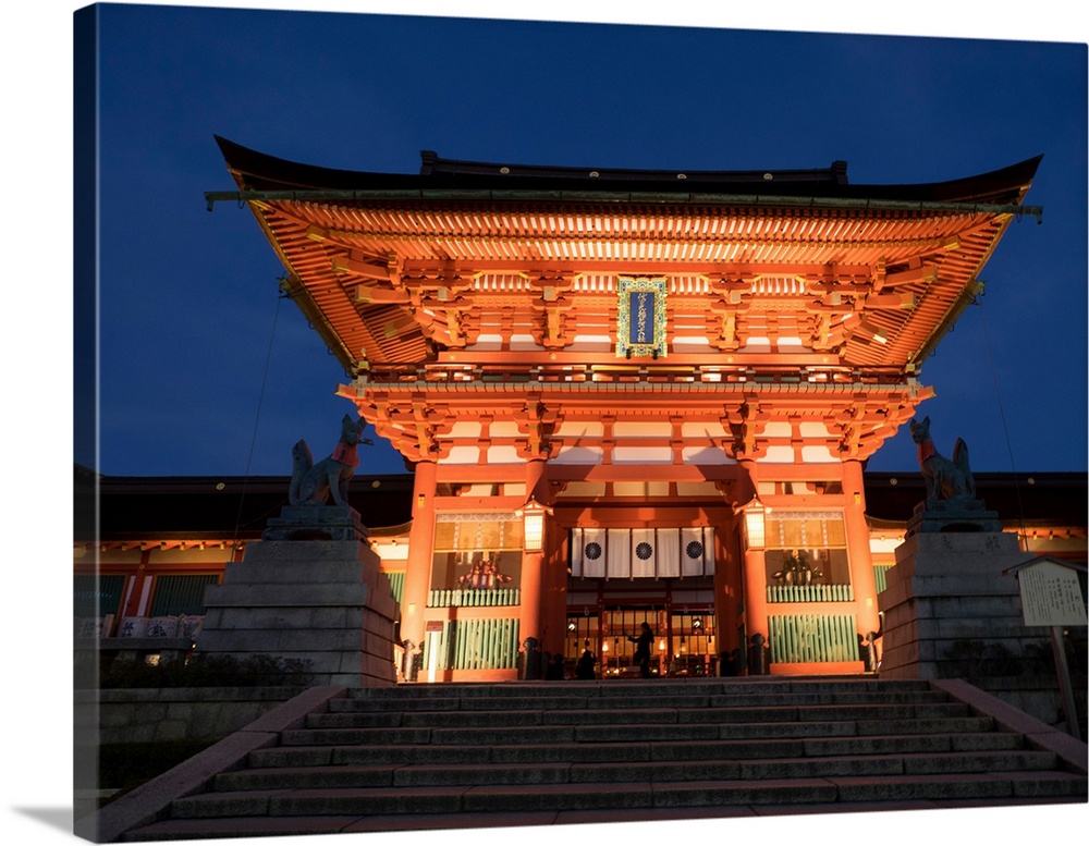 Low angle view of the main gate of shrine, Fushimi Inari-Taisha Temple, Fushimi-ku, Kyoti Prefecture, Japan