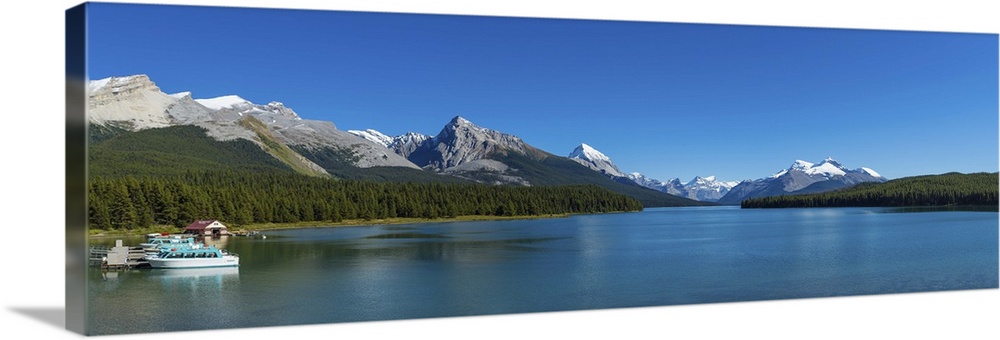 Maligne Lake, Jasper National Park, Alberta, Canada