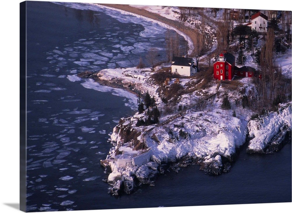 Marquette Harbor Lighthouse and Maritime Museum in winter, Marquette, Michigan, USA