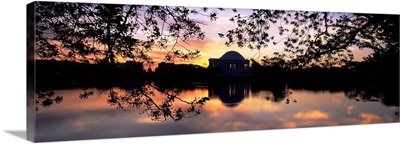 Memorial at the waterfront, Jefferson Memorial