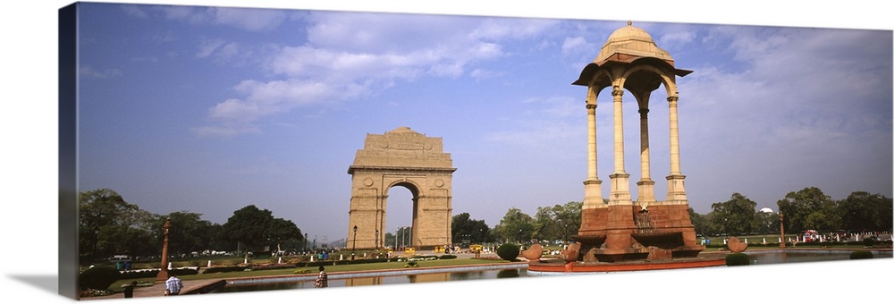 Monument in a city, India Gate, New Delhi, India