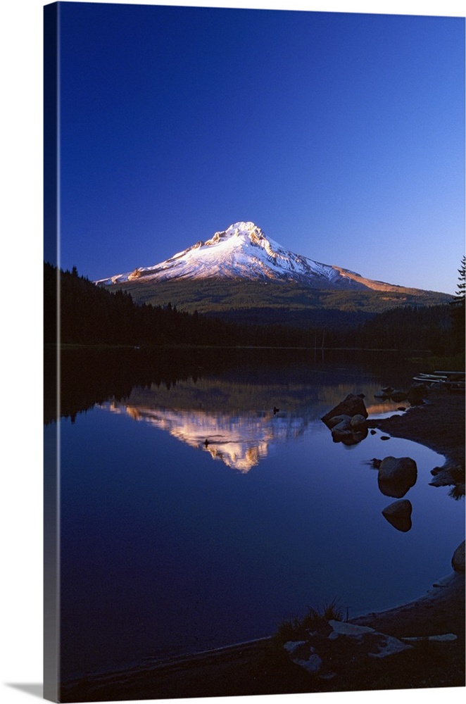 Mount Hood reflected in still water, Trillium Lake, Mount Hood National Forest, Oregon, united states,