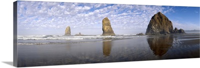 Needles and Haystack rock formations at Cannon Beach, Oregon
