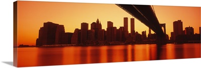 New York, East River and Brooklyn Bridge