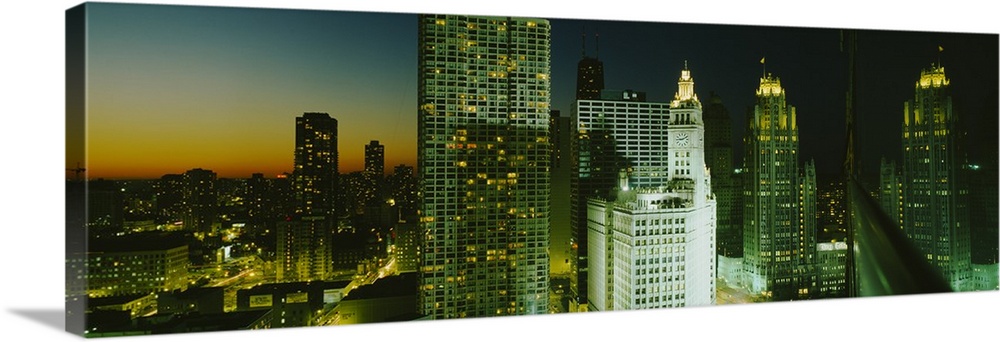 Panoramic photo on canvas of the Chicago cityscape at sunset.