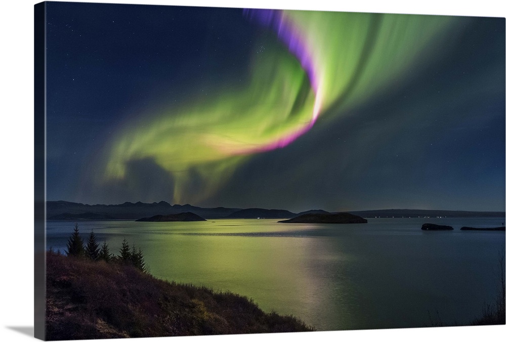 Northern Lights over Thingvallavatn, Thingvellir National Park. Iceland