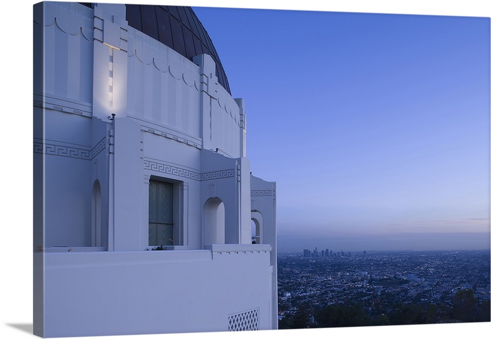 USA, California, Los Angeles, Griffith Park Observatory and downtown, dusk