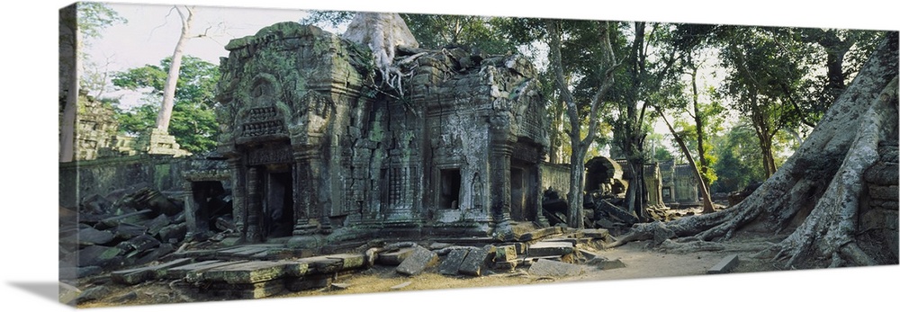 Old ruins of a building, Angkor Wat, Cambodia