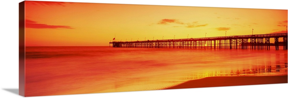 Pier in the Pacific Ocean at dusk, Ventura Pier, Ventura, California, USA