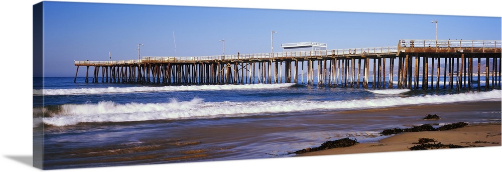 Pier in the Pacific Ocean, Pismo Pier, Pismo Beach, San Luis Obispo County, California, USA