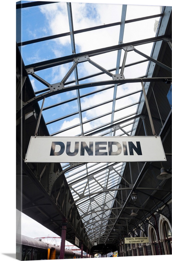 Railway platform, dunedin railway station, dunedin, otago, south island, new zealand.