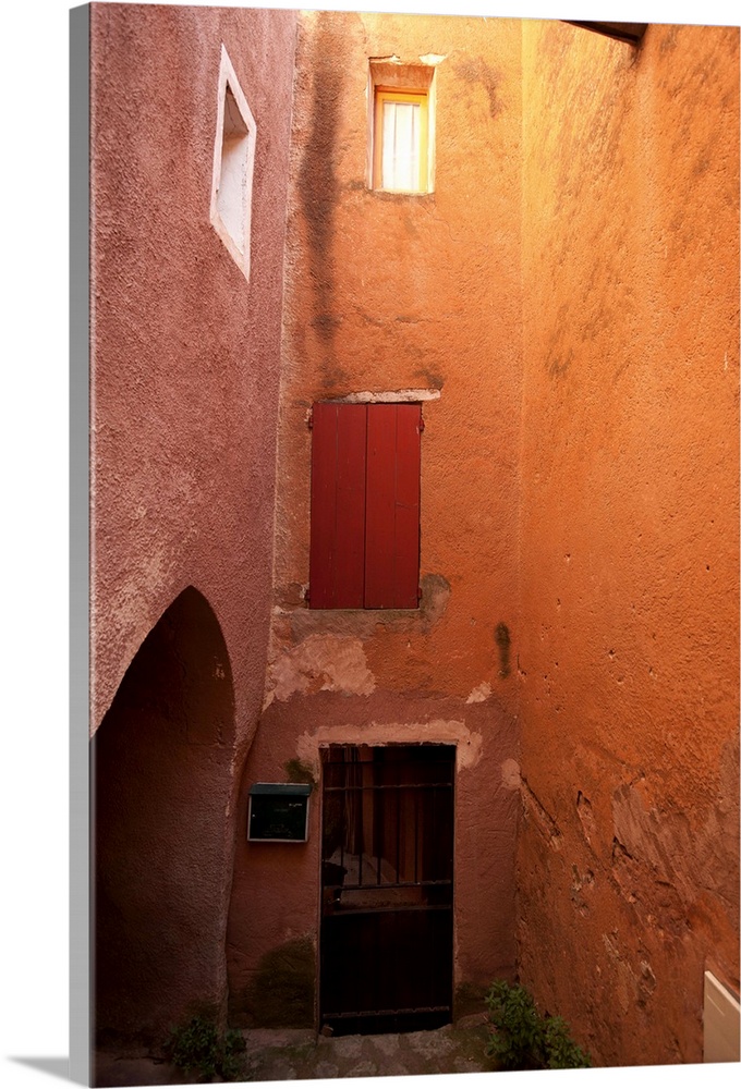 Red ochre colored building, Roussillon, Vaucluse, Provence-Alpes-Cote d'Azur, France