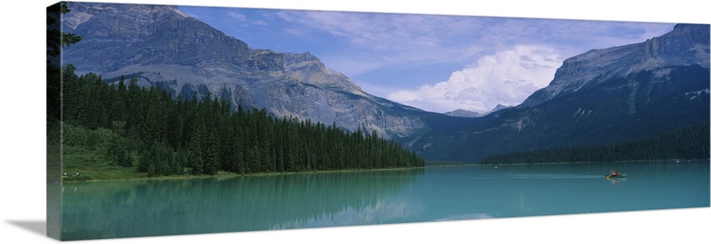 Reflection of mountains and trees on water, Emerald Lake, Yoho National Park, British Columbia, Canada