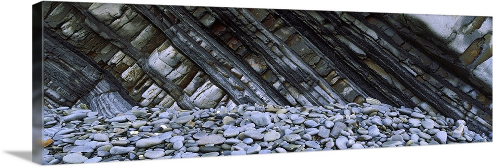 Rocks and pebbles on the beach, Sandymouth Beach, Bude, Cornwall, England