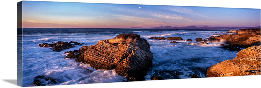 Rocky coastline at sunset, Montana de Oro State Park, Morro Bay, California, USA.