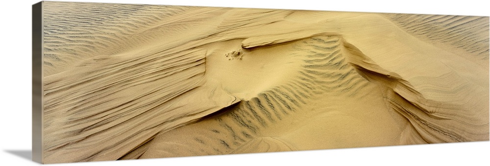 Sand dune erosion detail, Kelso Dunes, Mojave National Preserve, San Bernardino County, California, USA.