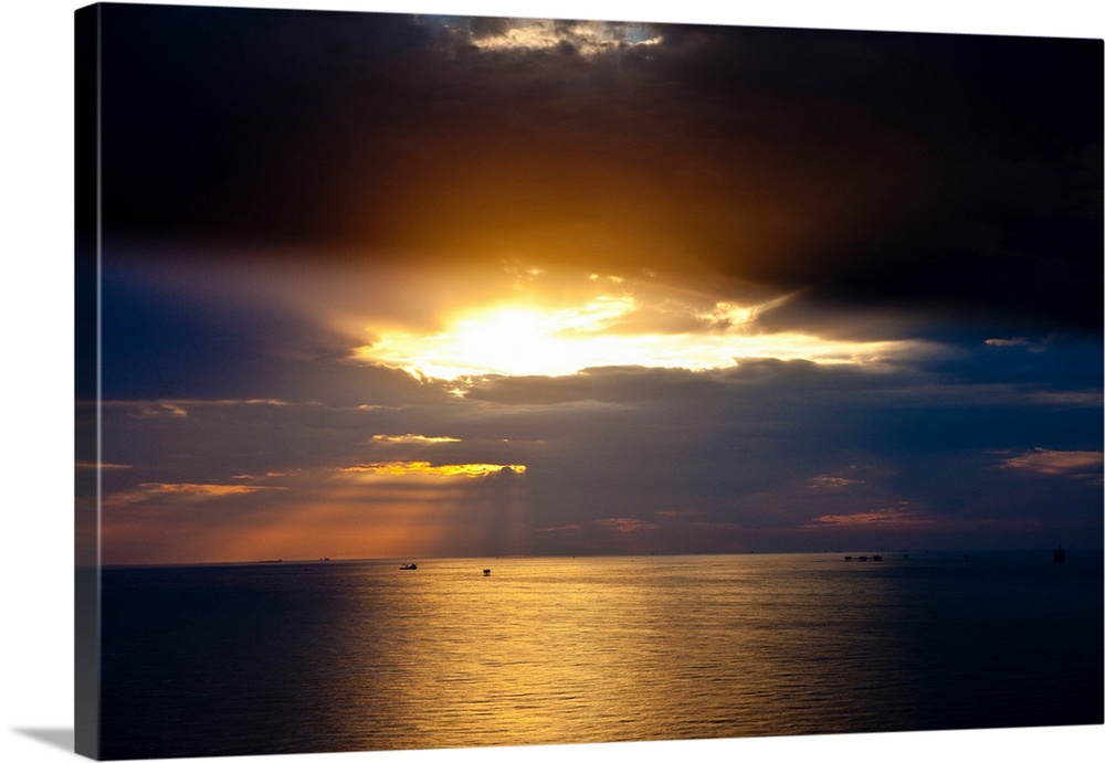 Scenic view of Atlantic Ocean at dusk, Gulf of Mexico, Louisiana, USA