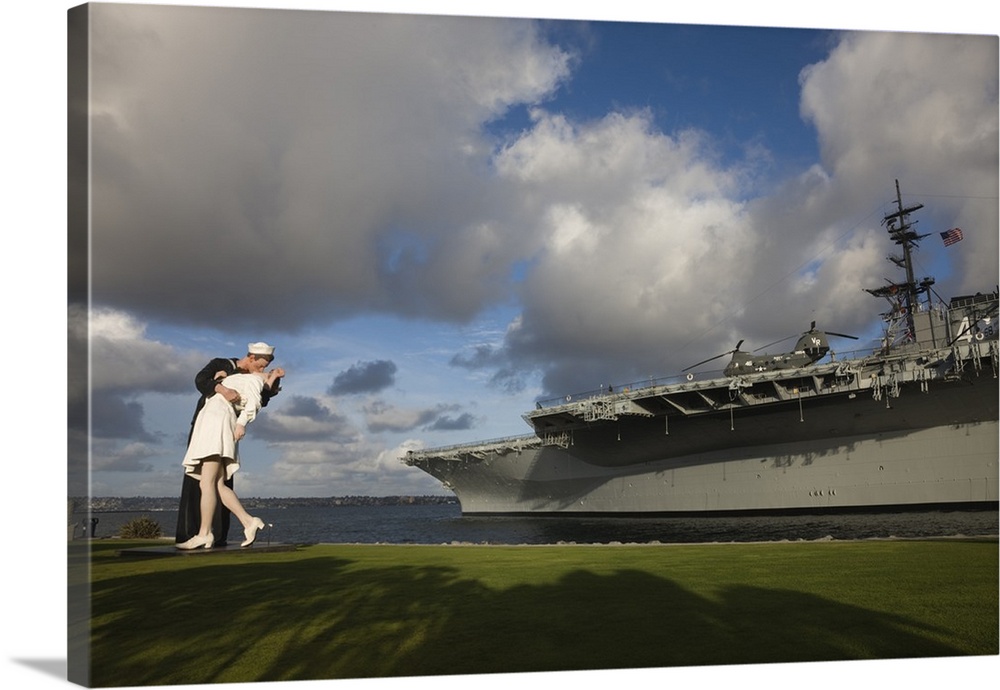 USA, California, San Diego, sculpture Unconditional Surrender by J. Seward Johnson alongside USS Midway aircraft carrier, ...