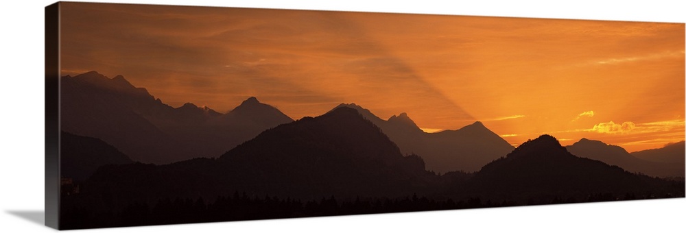 Silhouette of mountains at sunset, European Alps, Bavaria, Germany Wall ...