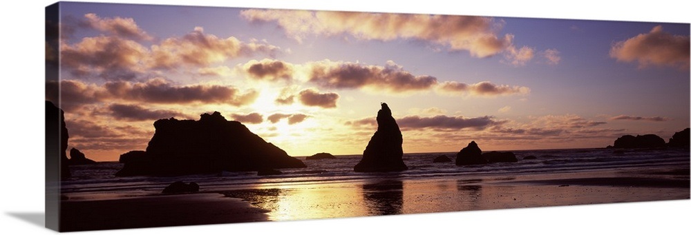 Silhouette of rock formation in the ocean Bandon Beach Bandon Coos ...