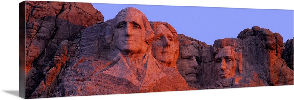 Panoramic sculpture of Mount Rushmore which features presidents Washington, Jefferson, Lincoln and T. Roosevelt.