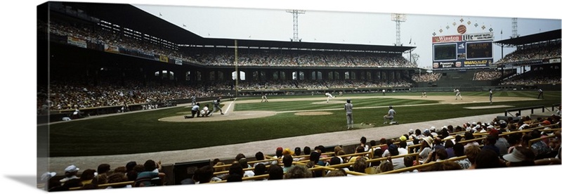 Spectators watching a baseball match in a stadium U.S. Cellular Field ...