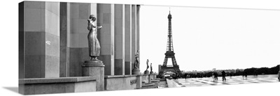 Statues at a palace with a tower in the background, Eiffel Tower, Place Du Trocadero, Paris, Ile-De-France, France
