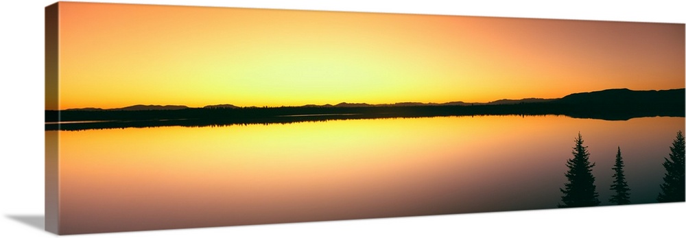 Sunrise over Jenny Lake, Grand Teton National Park, Wyoming, USA.