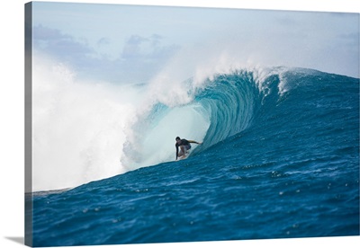 Surfer surfing wave in Pacific Ocean, Moorea, Tahiti, French Polynesia