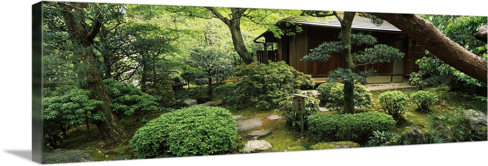 Temple in a garden, Yuzen-En Garden, Chion-In, Higashiyama Ward, Kyoto, Kyoto Prefecture, Kinki Region, Honshu, Japan