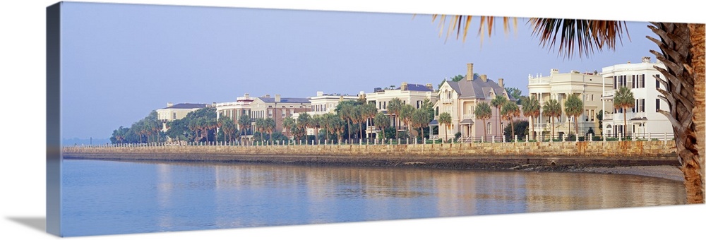 Angled panoramic photo of buildings on the Battery Waterfront in Charleston, South Carolina.