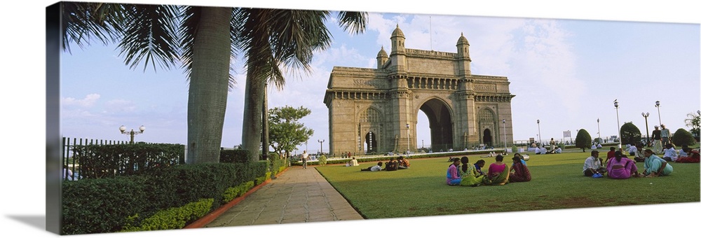 Tourist in front of a monument, Gateway Of India, Mumbai, Maharashtra, India