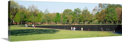 Tourists standing in front of a monument, Vietnam Veterans Memorial, Washington DC