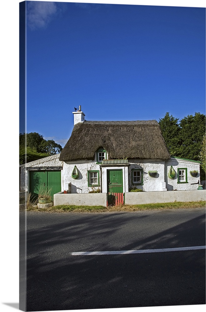 Traditional Thatched Cottage, Mooncoin, County Kilkenny, Ireland