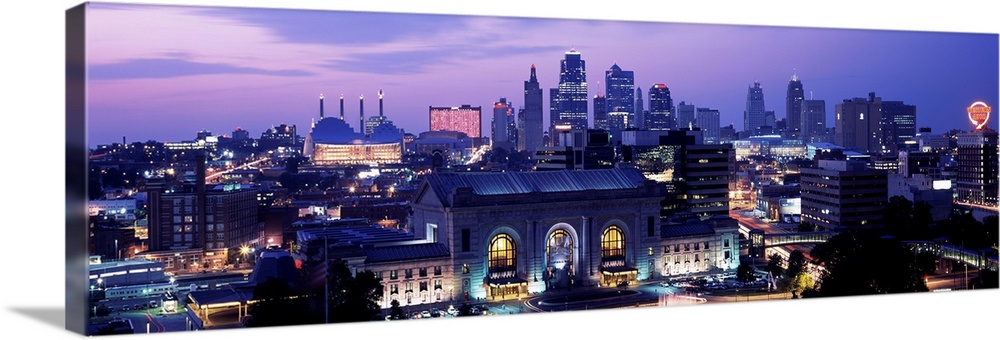 Union Station at sunset with city skyline in background, Kansas City, Missouri, USA II