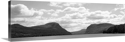 Vermont, Mountain range along the Lake Willoughby